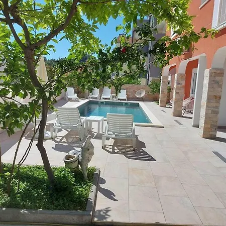 J&j With Swimming Pool * Podstrana