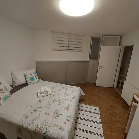 Apartment J&j With Swimming Pool *