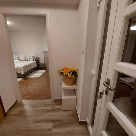 J&j With Swimming Pool Apartment