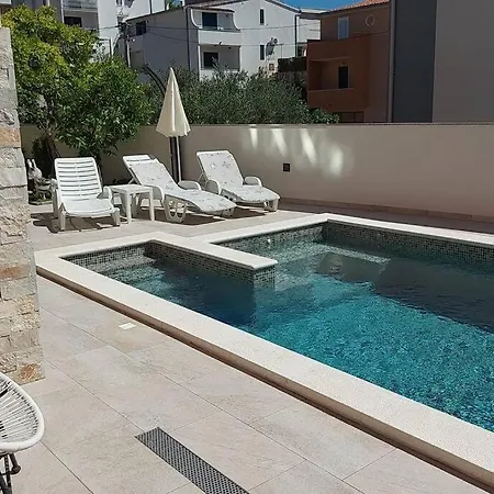 Apartment J&j With Swimming Pool Podstrana