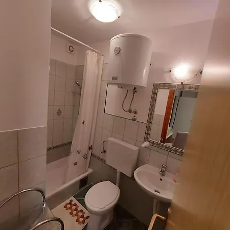 J&j With Swimming Pool Apartment *
